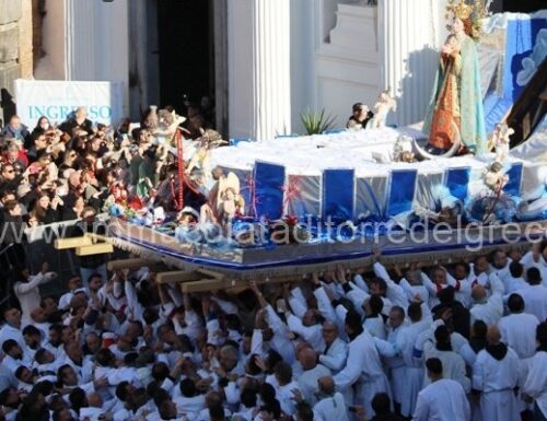 Immacolata 2024 : riordino tesserini portatori del carro trionfale dell’8 dicembre a Torre del Greco (Napoli)
